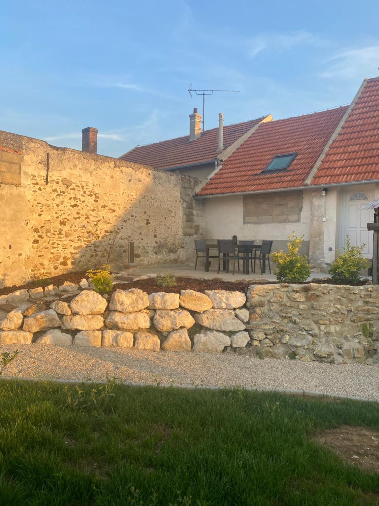 Appart Renove En Duplex Avec Terrasse Et Garage Bouleurs Екстериор снимка